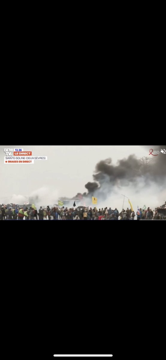 gaillot_arnaud's tweet photo. Organisateurs et élus présents honte à vous! La seule chose qui vous anime c’est le chaos! Nous ne céderons pas!Nous continuerons à défendre nos projets et notre agriculture! Soutien aux agriculteurs victimes et aux #FDO ⁦@JeunesAgri⁩ ⁦⁦@FNSEA⁩ @MFesneau⁩ https://t.co/TKJTXXQiYY