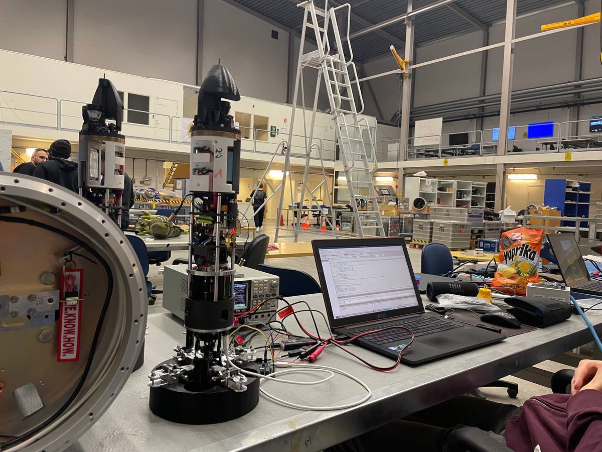 Our #SpaceSeeds are getting their final checks! One last good look 🔍 by the #Daedalus2 Team at our system before we send them #AdAstra 🚀