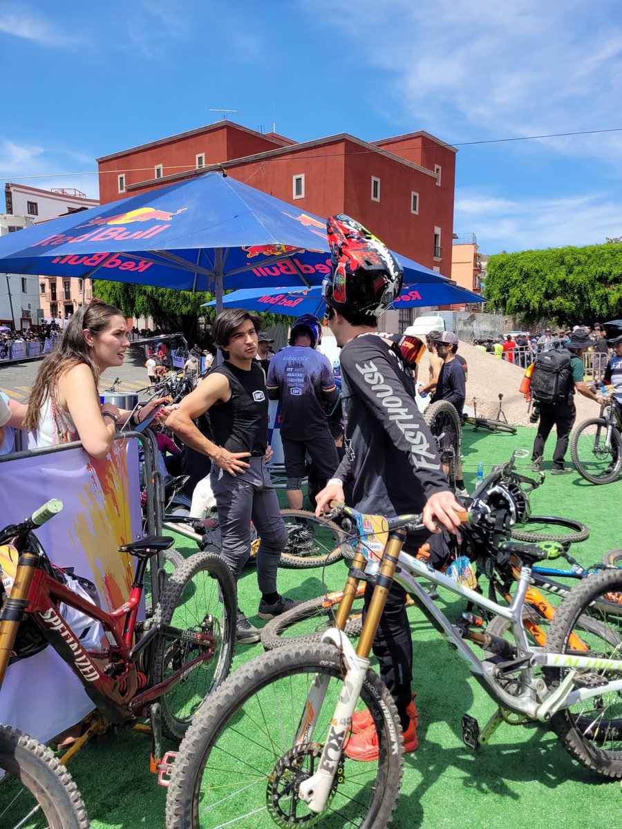CrisCanteroMx's tweet image. #RedBullCerroAbajo #Guanajuato Capital en un rato más las fotos 👌 #FORBS @redbullMEX