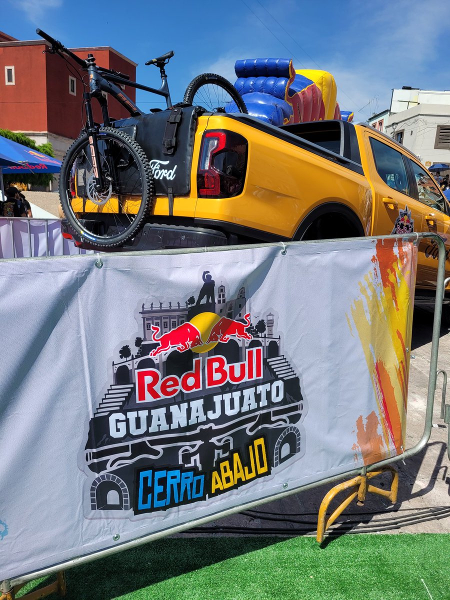 CrisCanteroMx's tweet image. #RedBullCerroAbajo #Guanajuato Capital en un rato más las fotos 👌 #FORBS @redbullMEX