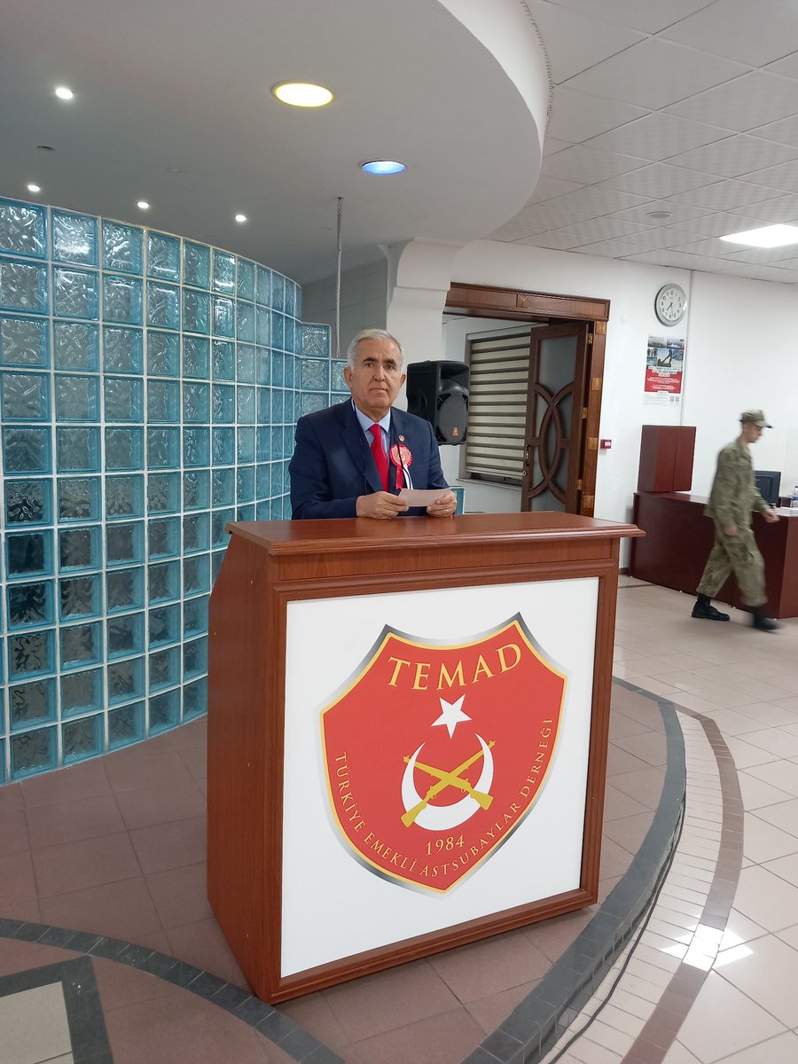 #AstsubaylarZafere 
Kore'de Süleyman Dilbirliği'z,
Trabzon'da Ferhat Gedik'iz,
Ankara 'da Ömer Halisdemir'iz
Gabar'da Bayrağız, 
Cudi'de Vatan'ız
KKTC'de Kahraman'ız Somali'de Mehmetçi'ğiz
Kısaca  Anadolum'un karış karış her toprağın kokusuyuz, Türk'üz,
Tazminatlarımızı verin.