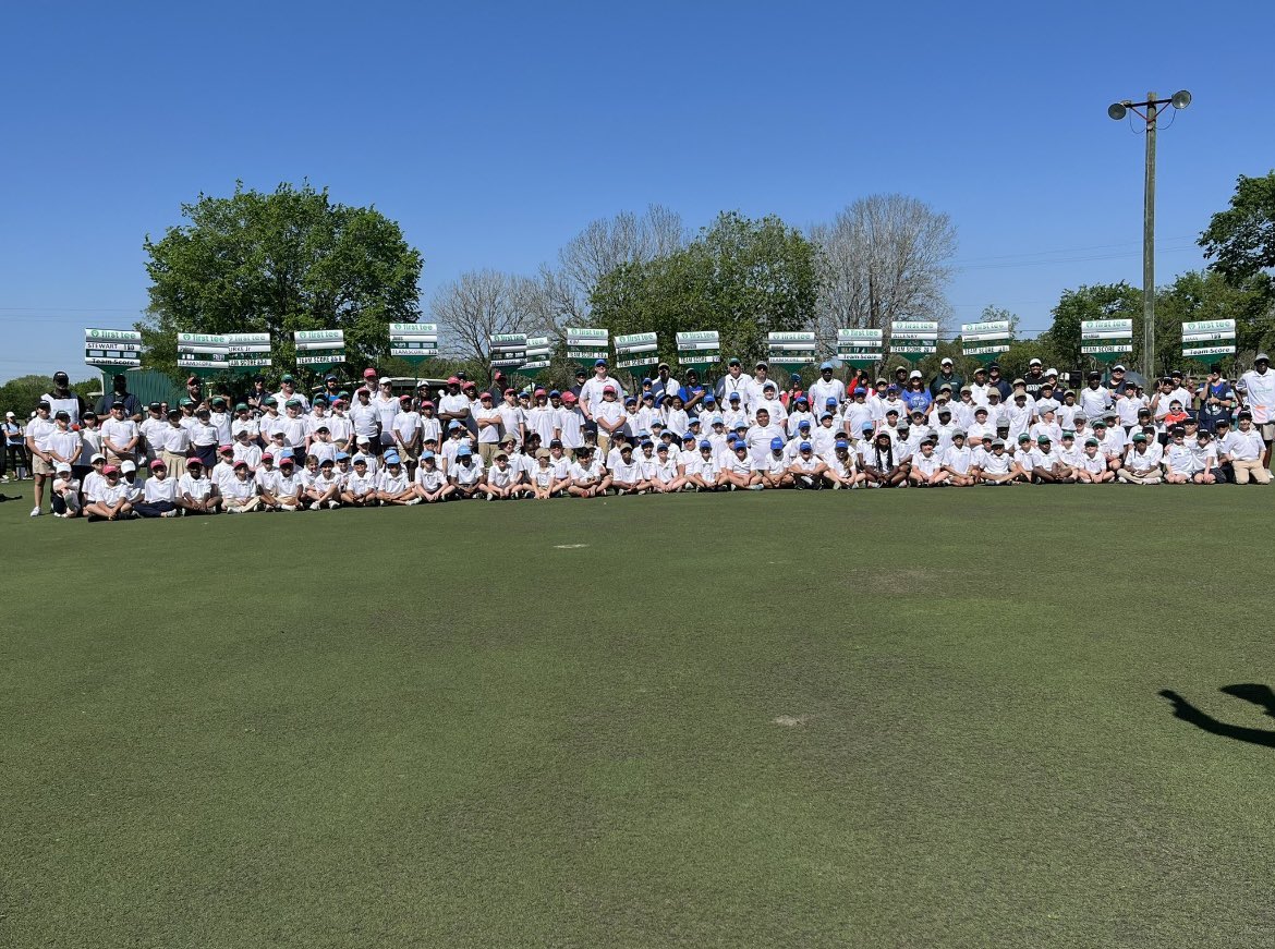 I love seeing these 4th graders come together from all over Houston to play! They’re learning so much more than the game of golf💙 <a href="/HWagnerHumblePE/">Helen Wagner</a> <a href="/HumbleISD_DWE/">Deerwood Elementary</a> #BeTheLight