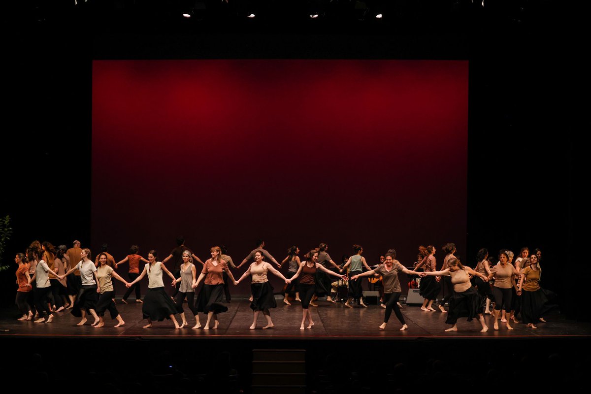 ajsantcugat's tweet photo. L'@EsbartSC ofereix l'espectacle "Ballant perquè ens mirin: Xaragalls" al @TeatreAuditori https://t.co/wYUVRX4TZO