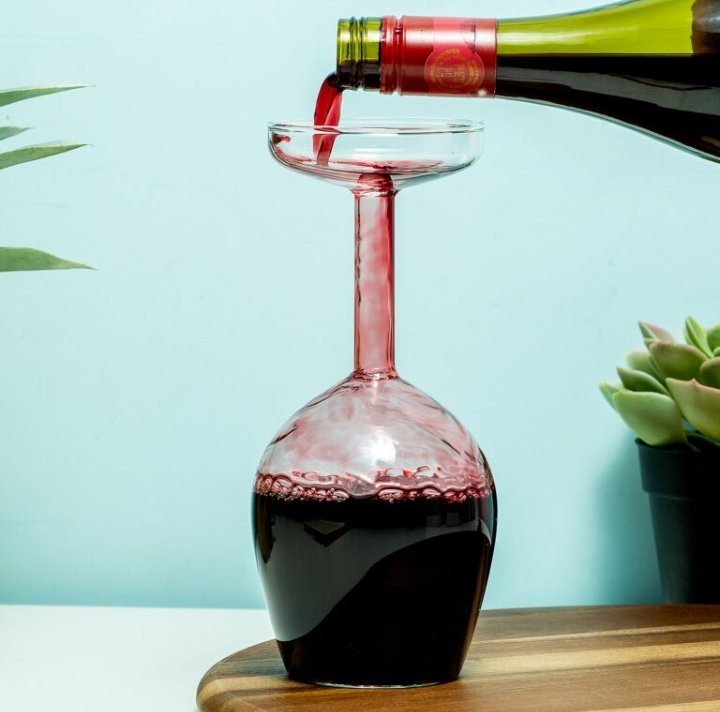 vanachterglas's tweet photo. Hallo dus allemaal in mijn tijdlijn. Ik ben er helemaal ondersteboven van. Wat gaaf.
Ik ga morgen alles eens beantwoorden maar nu een glas wijn. 🍷 https://t.co/acR5oP1GR7