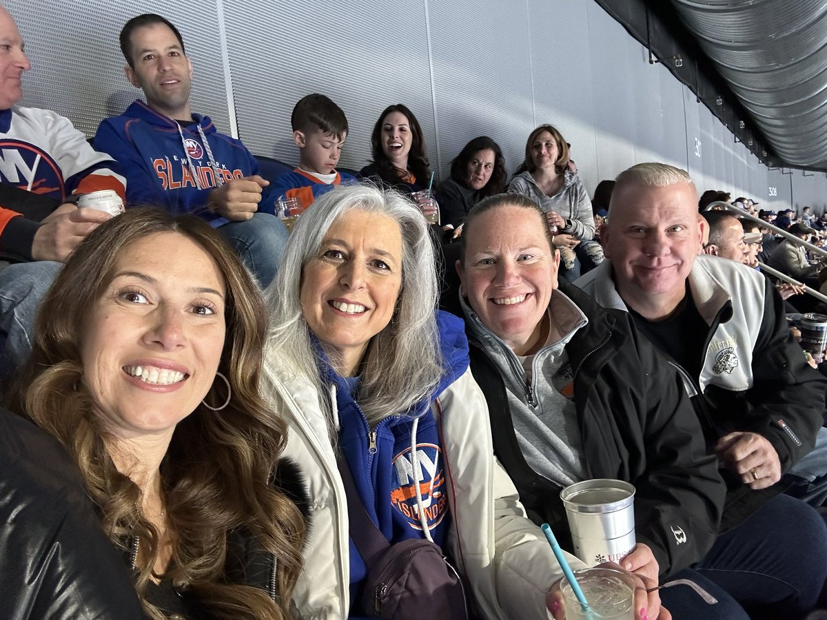 mrs_dsales's tweet photo. @NYIslanders let’s goooo💙🧡 https://t.co/zcPStDYiCH