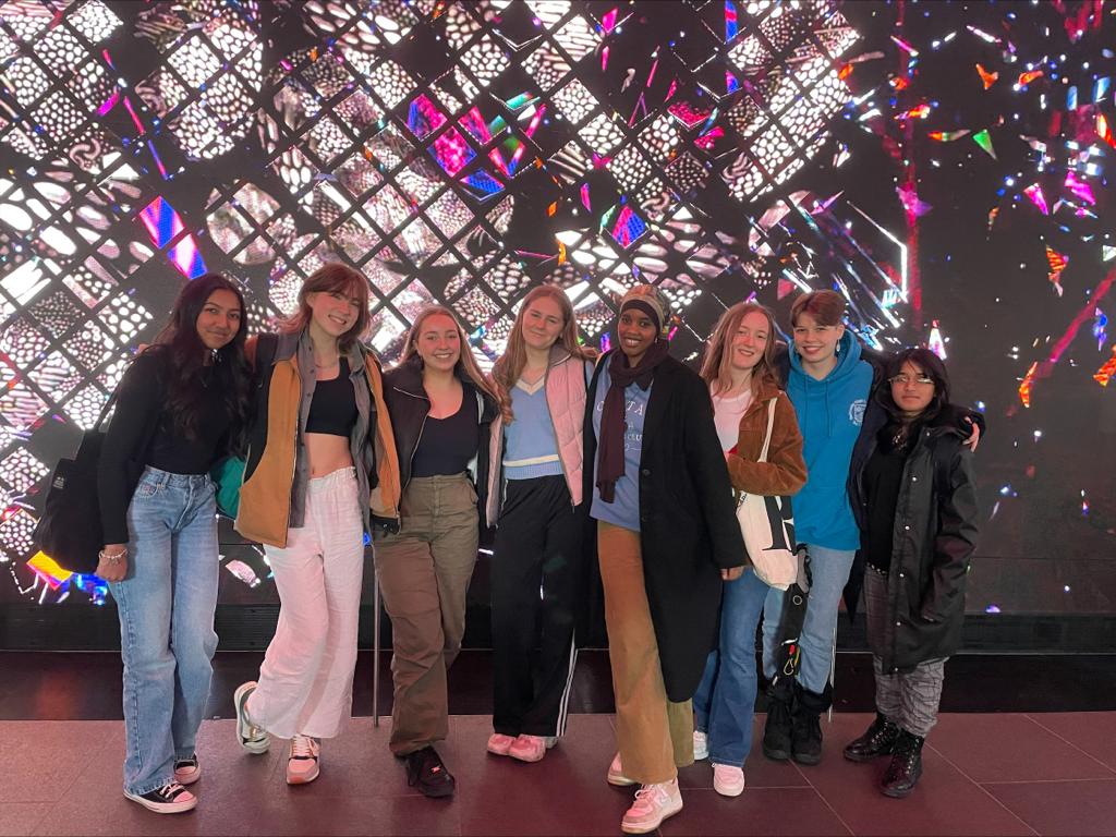 RedmaidsEnglish's tweet photo. ’I don’t want realism. I want magic’ ✨
A Level English students @RedmaidsHigh buzzing after the stunning production of A Streetcar Named Desire, starring Paul Mescal.
Captivating performances from the whole cast and a great day out in London! 🎭
#WeLoveTheatre #WestEndMagic https://t.co/27RnuFey3e