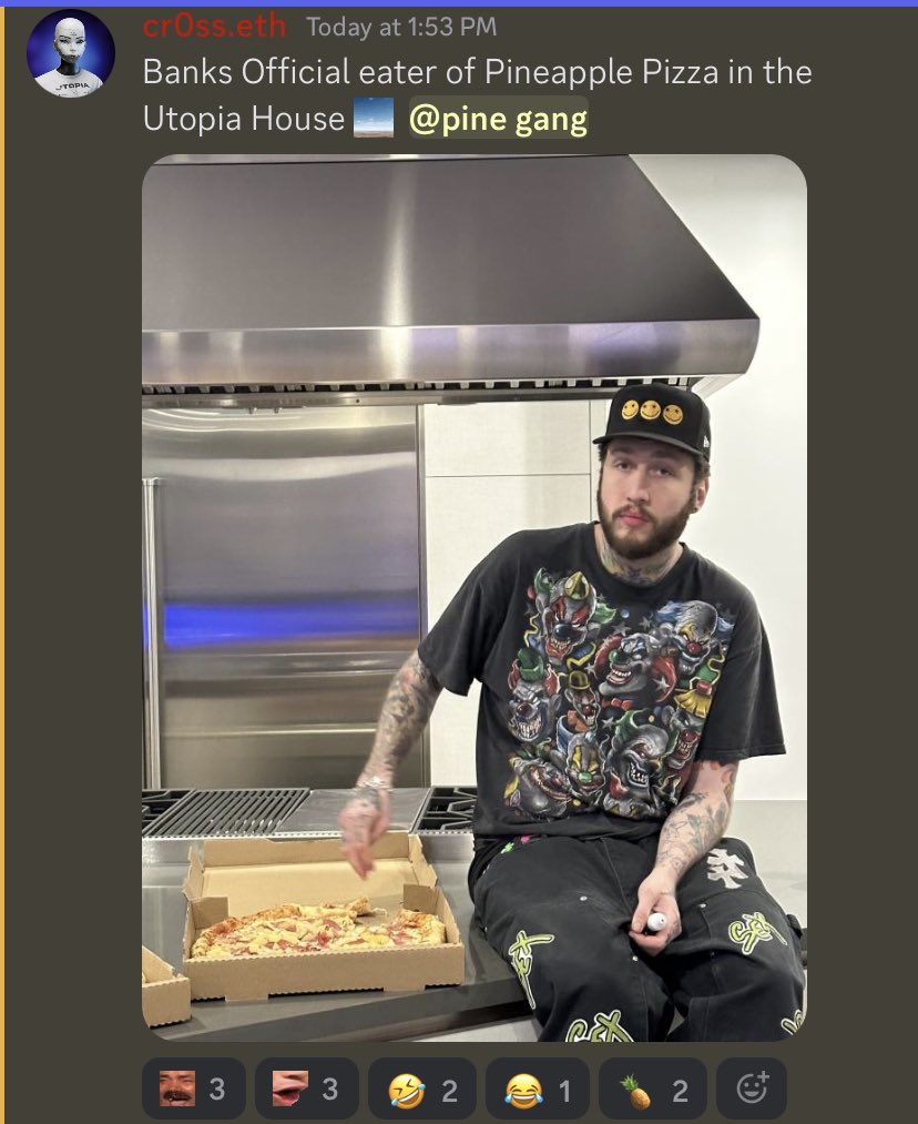 pineapplecetta's tweet photo. Yesterday marks a day in history for the army. @Banks has officially become one with the pine gang. We are taking over @UtopiaAvatars #utopiaavatars #pinegang https://t.co/7cIHWpV2Za