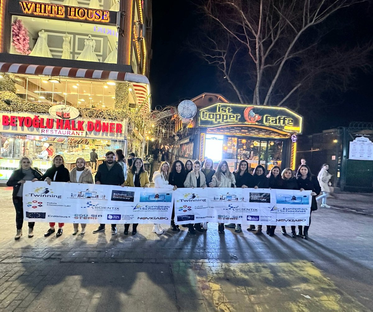 eTwinning_ist's tweet photo. 25.03.2023'te ESEP Mentörlerimizle Bakırköy'de İftar Buluşmamız🌟
eTwinning buluşturur🌻
@tretwinning 
@memleventyazici 
@ErsahinMustafa 
@ist_arge 
@istanbulilmem https://t.co/JeiE9242Pa