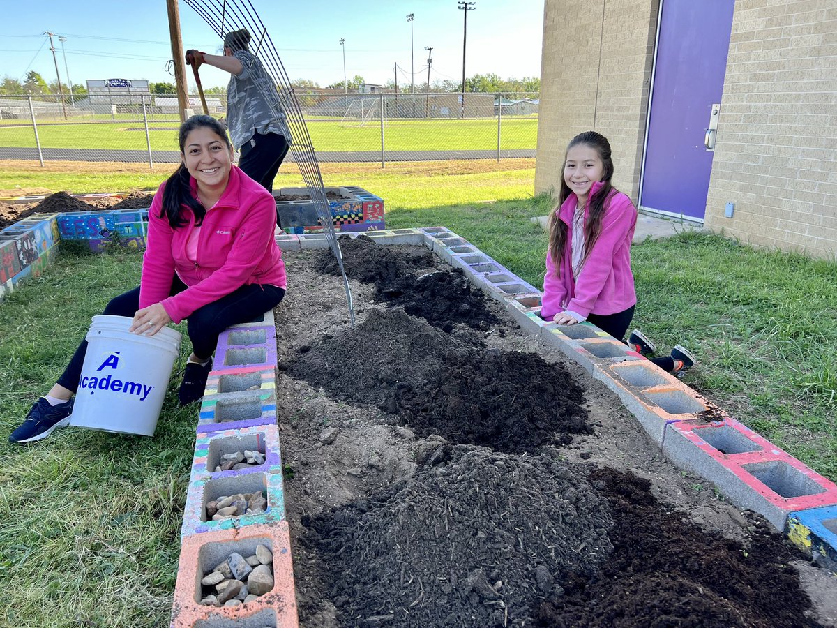 principalHowry's tweet photo. Perfect Day for sprucing up the EES garden with Ms. Core and the volunteer team! @ELGINISD_EE @ElginTxISD https://t.co/HgPot3RrTA
