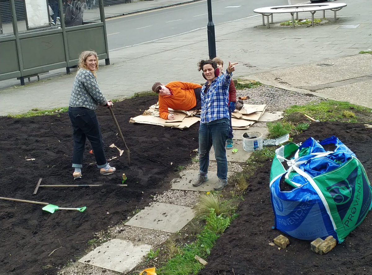 We spent 3 earth hours today, doing no-dig beds at the Herbert Road Green Oasis, weeding and composting. 

We replaced grass with lavenders and ivy for wildlife and #biodiversity. It aims to make people feel happier too. Worked for us.

Lights went off at 8:30pm
#EarthHour2023