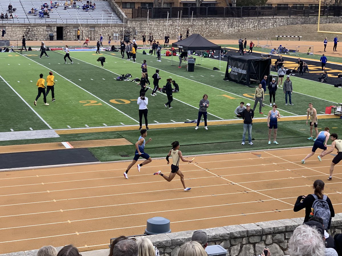 Rosielscott's tweet photo. Great 1st outdoor meet! Let’s gooooooo Davion!!!!! @dloscottt @EmporiaStTrack https://t.co/hRQEKxE7SK