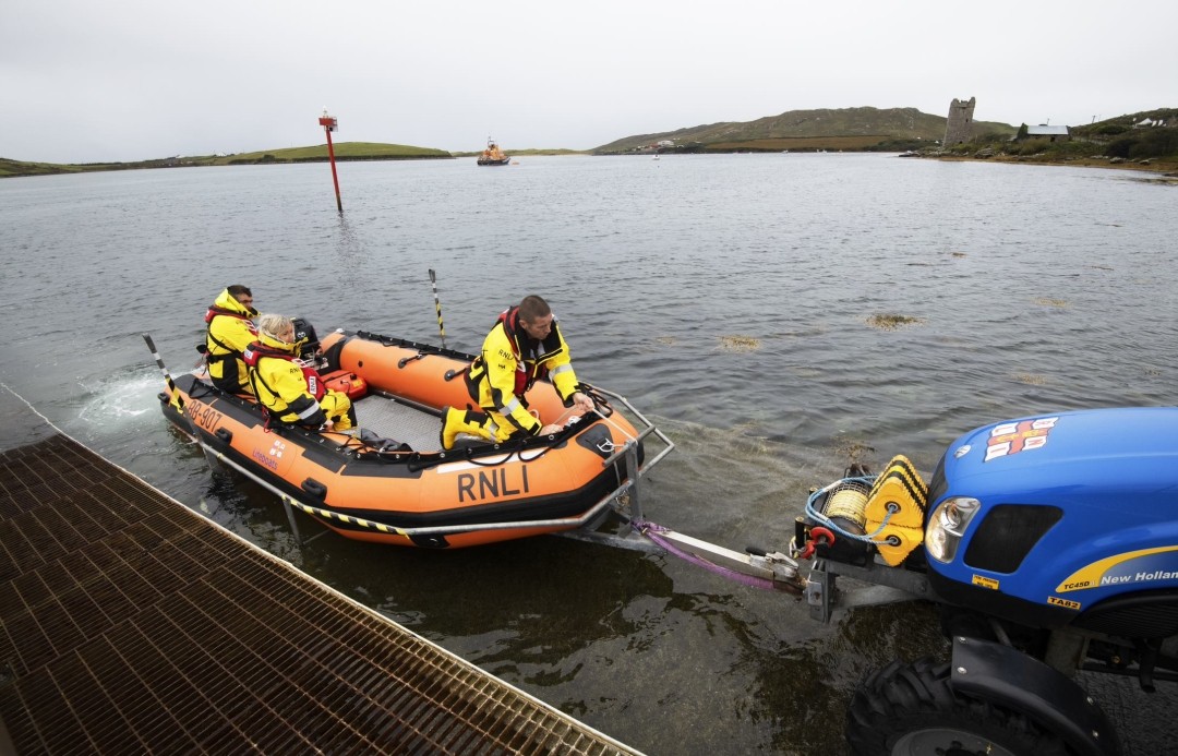 AchillRNLI's tweet photo. Our #Volunteer crew are always on call, 24/7/365, but tonight, as #ClocksSpringForward, there's 1 hour less for their pagers to contend with! Don't forget to put your clocks forward tonight, and rest assured that our crew will still be available to help!
#SavingLivesAtSea https://t.co/LIZS06hZ8k