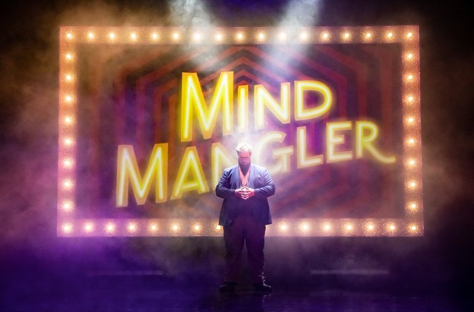 MsETucker's tweet photo. Brilliant evening @The_Lowry watching @themindmangler. Hilarious show from the team at @mischiefcomedy #GoesWrongShow. Hugely talented @henrywlewis delivered another exceptional performance…&amp; yes, we were astounded, delighted and amazed by the power of your mind MIND mind! https://t.co/Fplop2xHLI