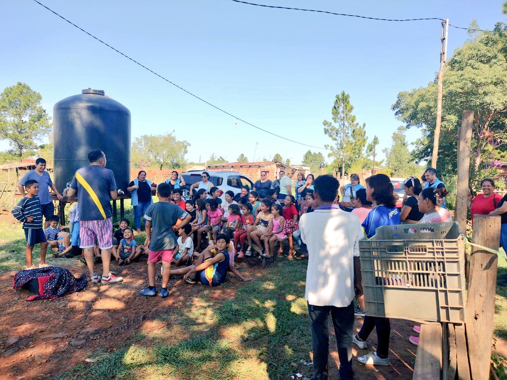 ADOMIS_Misiones's tweet photo. Compartiendo una mañana de juegos, títeres, payasos, chocolatada y facturas junto a nuestros militantes y la gurisada del Barrio Porvenir II. ¡Gracias Norma por todo lo que haces por "Los Peques"! Siempre cerca. En acción permanente!!! #EsConSole https://t.co/fKp3LjGGwp