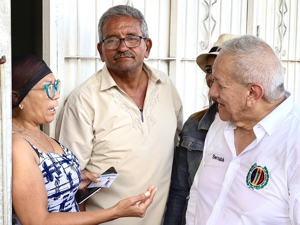 Caminamos el Barrio Unión y Libertad de #PuertoCabello; aquí se siente el mismo dolor que en todo Carabobo y Venezuela entera, un pueblo padeciendo, sin alimentos, ni luz, agua y un sueldo mísero que no alcanza para nada. Trabajamos para gobernar para todos y volver a vivir mejor