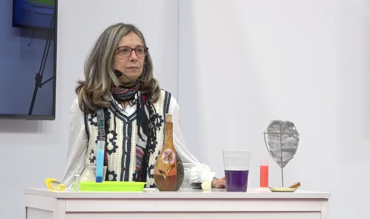 Demostrar la ley de Lavoisier, reacciones químicas con  chupachups y muchos más experimentos 'con mucha química' en la sesión de nuestra compañera @MarisaProlongo en la Feria #MadridEsCiencia de @madrimasd: youtube.com/live/LGWE3aU_R….
