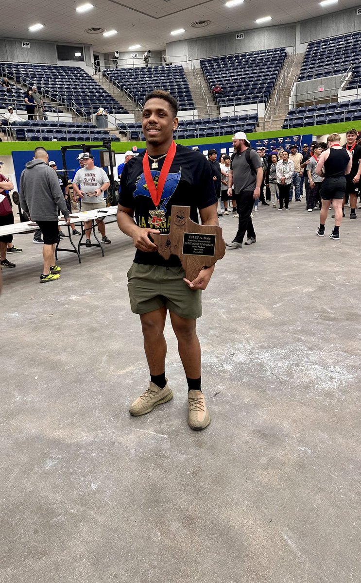 LangJaydon's tweet photo. 1st place at my powerlifting state meet🥇💪🏾 https://t.co/gTYybkIJJX