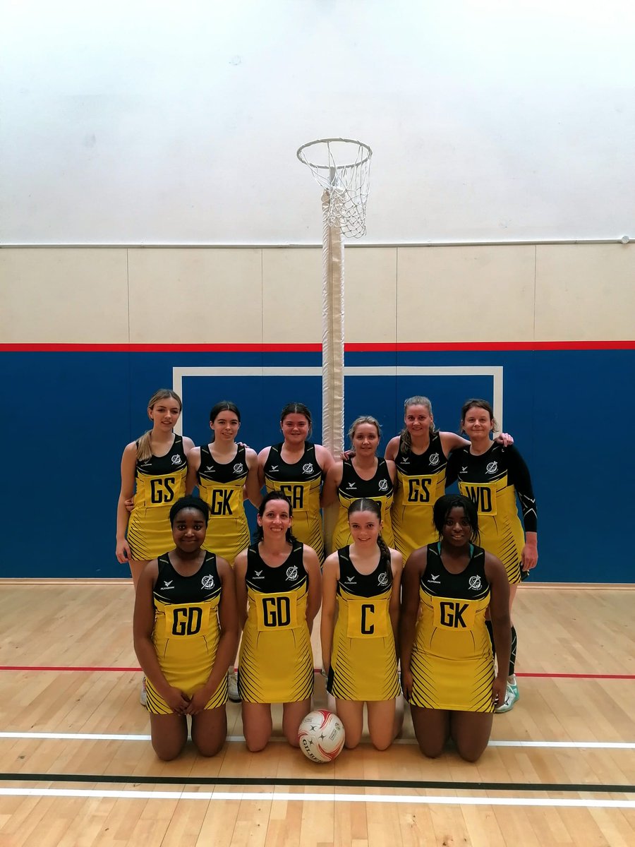 BoyneNetball's tweet photo. WOOHOO! Well done to our first team Boyne Lightning who won their @NetballIreland Div 2 semi against Leinster Jaguars today! Roll on the final next Saturday! 💛🖤Well done also to Siobhan who represented the club as a bench official 🙌🏼
#OneStepFurtherThanLastYear #Netball #Finals https://t.co/og9Ps0jv3Q
