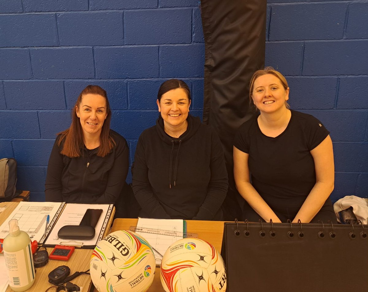 BoyneNetball's tweet photo. WOOHOO! Well done to our first team Boyne Lightning who won their @NetballIreland Div 2 semi against Leinster Jaguars today! Roll on the final next Saturday! 💛🖤Well done also to Siobhan who represented the club as a bench official 🙌🏼
#OneStepFurtherThanLastYear #Netball #Finals https://t.co/og9Ps0jv3Q
