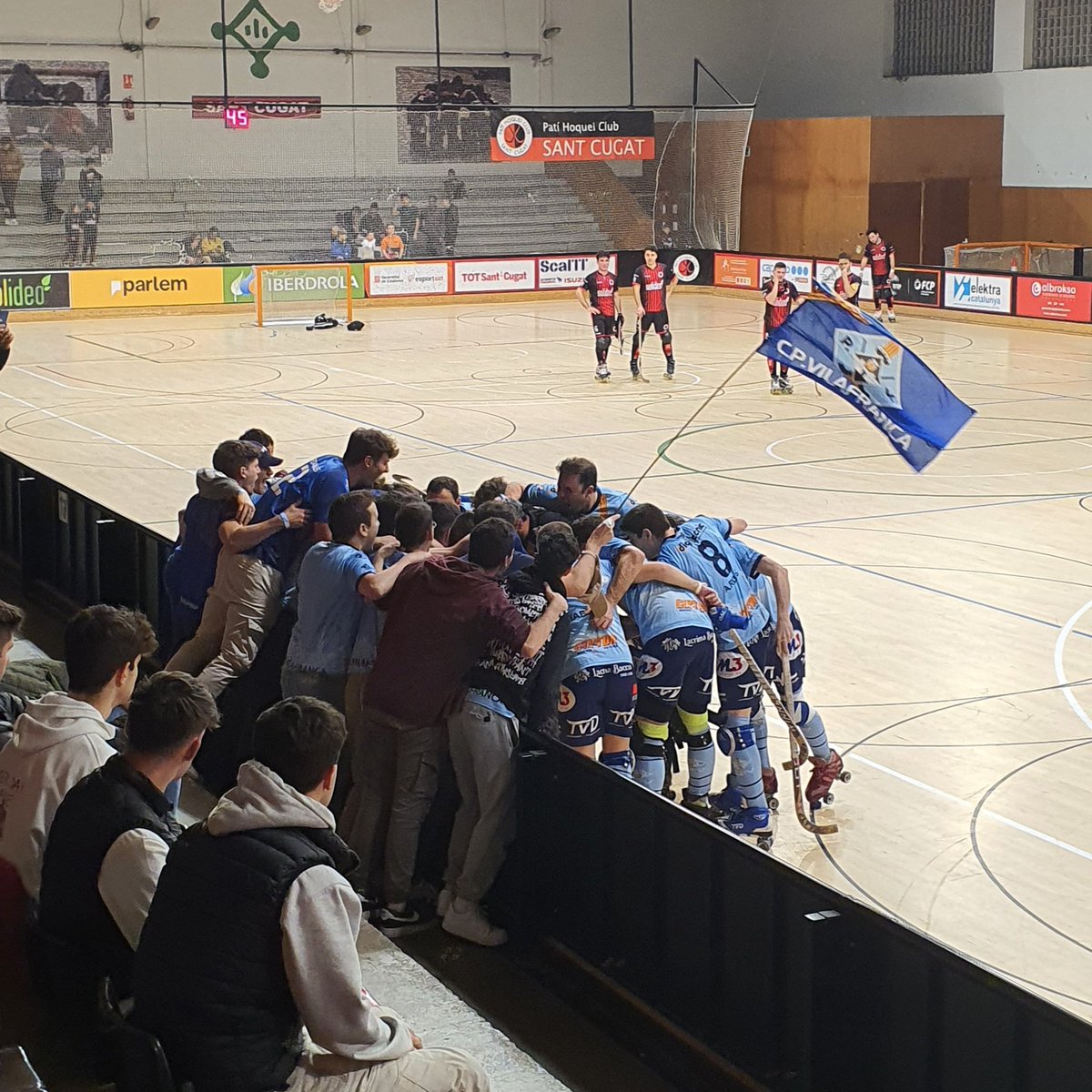 Segona victòria consecutiva del <a href="/CPVilafranca/">Club Patí Vilafranca</a> avui a <a href="/phcsantcugat/">Solideo Patí Hoquei Club Sant Cugat</a> per 2 a 3. Aquest equip es mereix un reconeixement per la lluita que ha demostrat. I una vegada més amb el gran suport de la #FúriaBlava Ara ja mai sabrem què hauria passat amb el seu suport tota la temporada