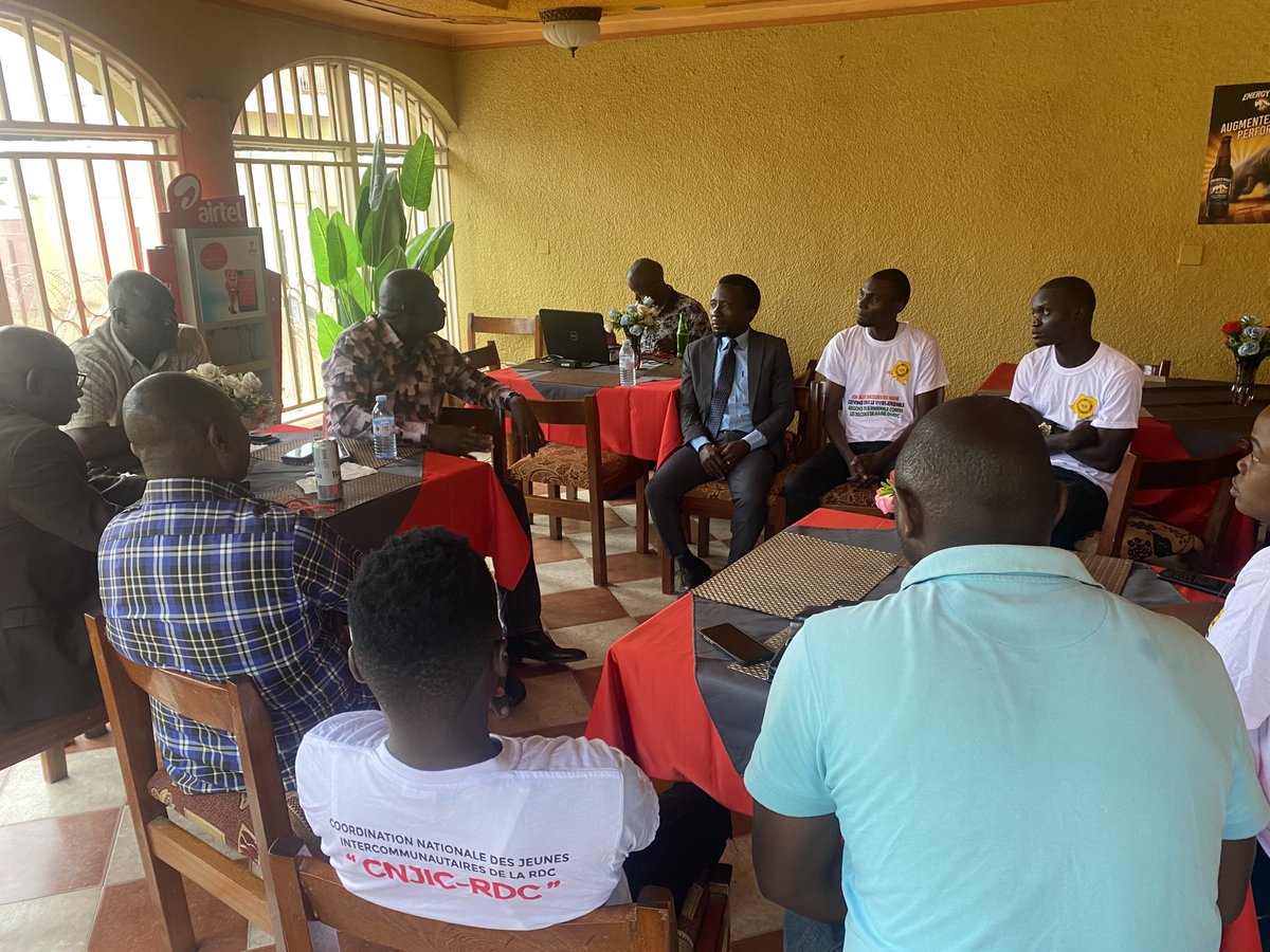 BenjaminMushun1's tweet photo. En séjour à Bunia pour l’organisation du Forum des Jeunes sur la Paix en Ituri, nous avons échangés avec qlq grands leaders de la Prov. de l’Ituri. Nous en appelons toute la la jeunesse iturienne de  s’unir comme un seul homme pour la restauration d’une paix durable dans la Prov. https://t.co/rCWp51ct8m