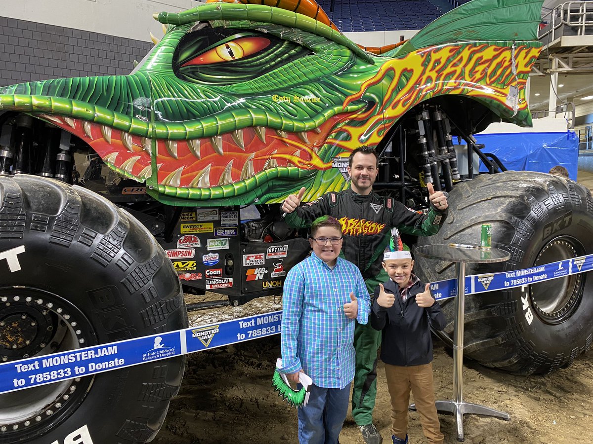 CBobay's tweet photo. Dragons for Dragon! #MonsterJam https://t.co/5mVbRcPPvr