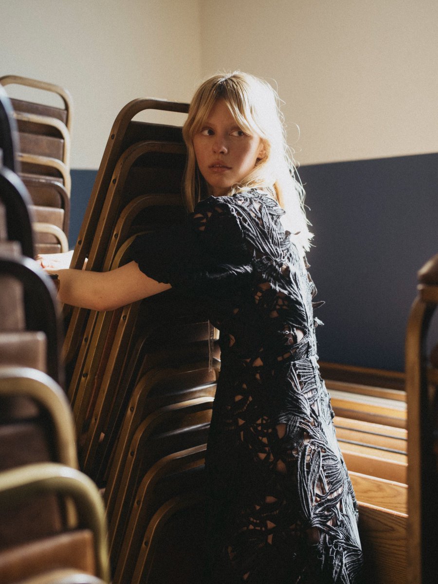 conceal, don't feel
don't let them know