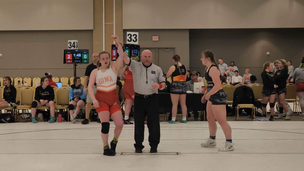 Congratulations Bella Porcelli! 

Bella is currently competing at Heartland Duals and just finished Day 1 going 4-0 💪🏼
