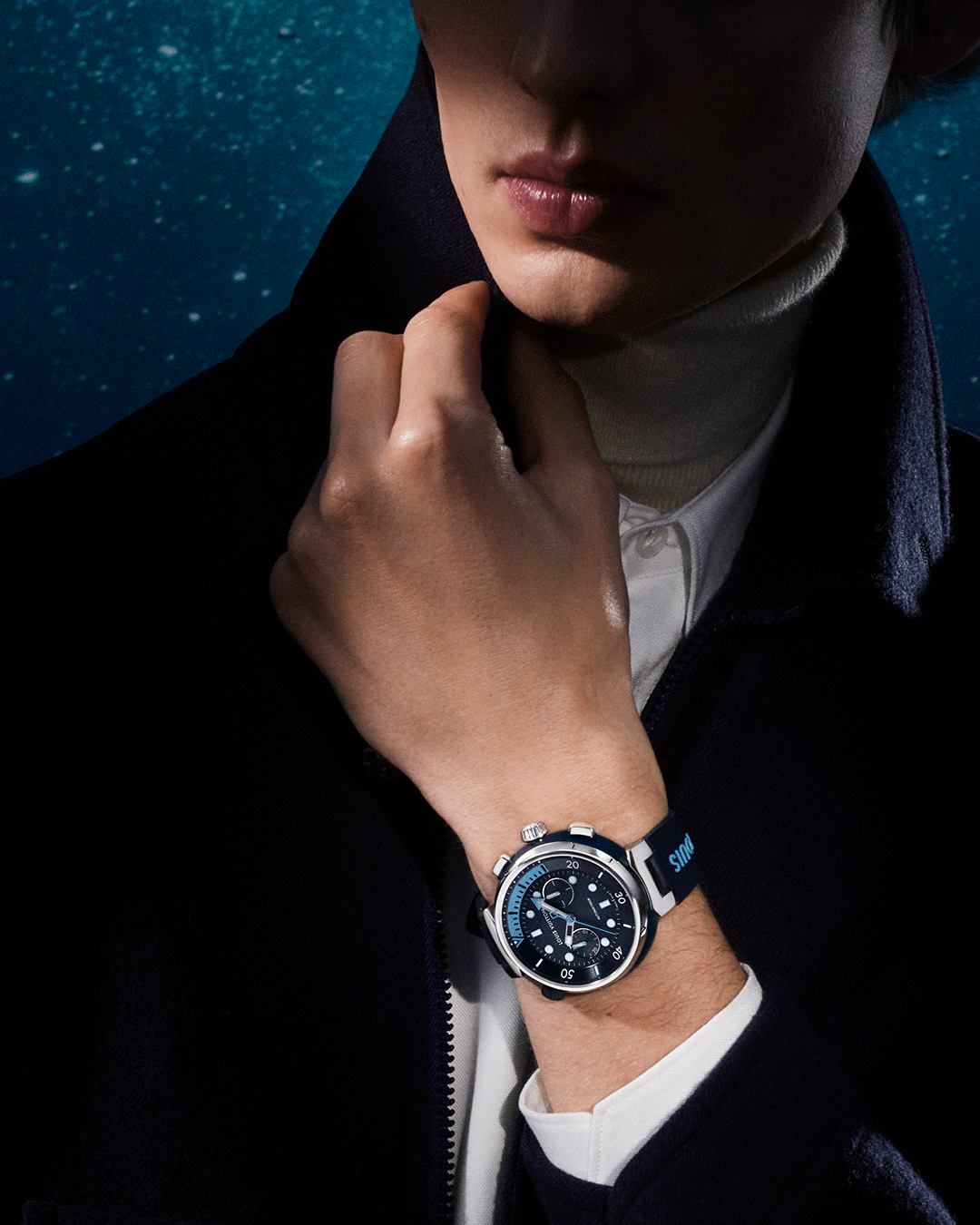 Louis Vuitton on X: Neon reflections. Uniting bold colors with peak sports  performance, #LouisVuitton's Tambour Street Diver Chronograph timepiece  ensures optimal legibility, in two-toned Skyline Blue and Neon Black  versions. Discover the