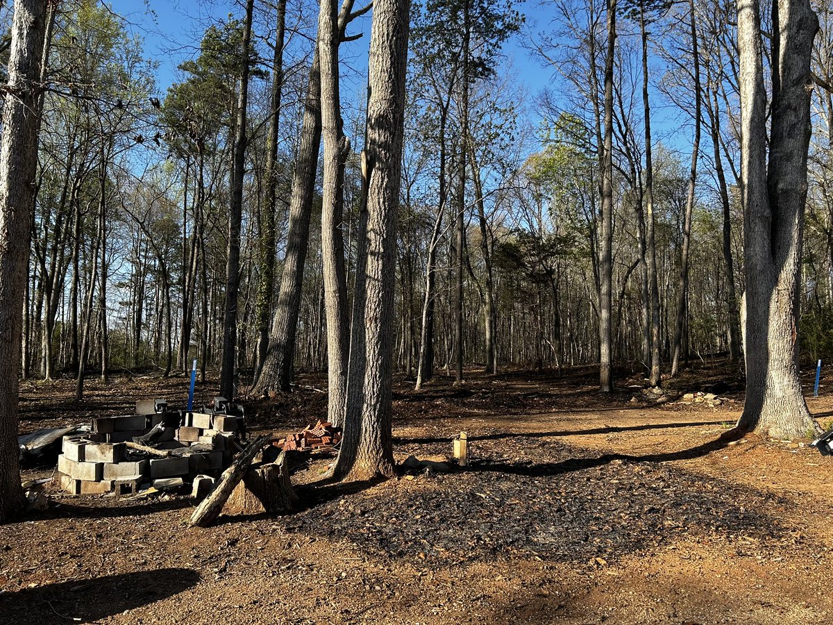 Huntersville_FD's tweet image. *OUTSIDE FIRE* Fire has been controlled. Multi-acre fire possibly the result of spread from an unattended fire pit due to the increase in winds today. #OutsideFire
