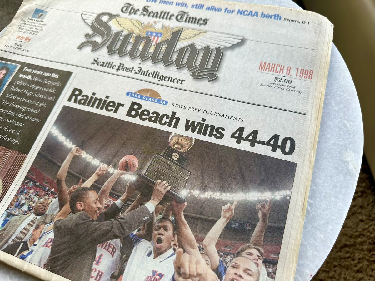 DavidWuMusic's tweet photo. 25 years ago this month, the #RainierBeach Vikings boys basketball team won their 2nd WA State championship with a 44-40 win over Olympia at the Kingdome. Led by Jamal Crawford, the team also featured eventual 7-time Mr. Olympia champ Phil Heath and the clutch center David King. https://t.co/ZoKVSrqk2g