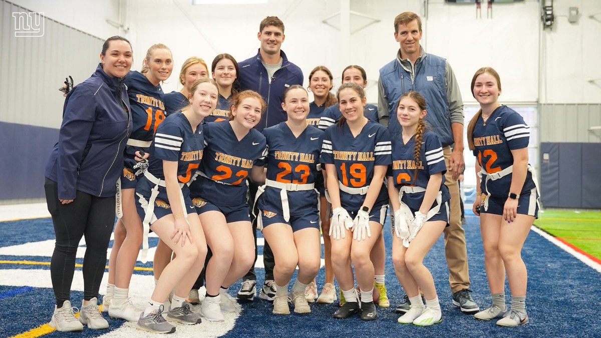 Kicking off the 3rd season of high schools girls flag football down in the Shore Conference with this QB duo! 

<a href="/EliManning/">Eli Manning</a> &amp; <a href="/Daniel_Jones10/">Daniel Jones</a> came out to lead drills and share advice to get the girls ready for another great year! <a href="/usnikefootball/">Nike Football</a>