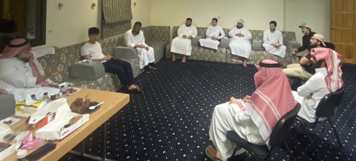 abdullahq_k's tweet photo. الحمدلله رب العالمين؛
اليوم احتفلنا بدخول احد طلاب برنامج التبادل الطلابي الإسلام ، الطالب الصيني راي.
شعور لايوصف للامانه كتب الله اجر من عمل على توعيته وعلى هذا الاجتماع الطيب https://t.co/fkZKKNGLXK