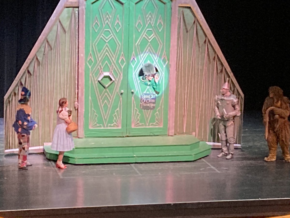 StevePassinault's tweet photo. Congratulations to the FHC theater students for putting on a phenomenal performance of Wizard of Oz at the FAC! We are proud of you and awed by your talents! #rangerpride #onehat https://t.co/IqiBtffBae