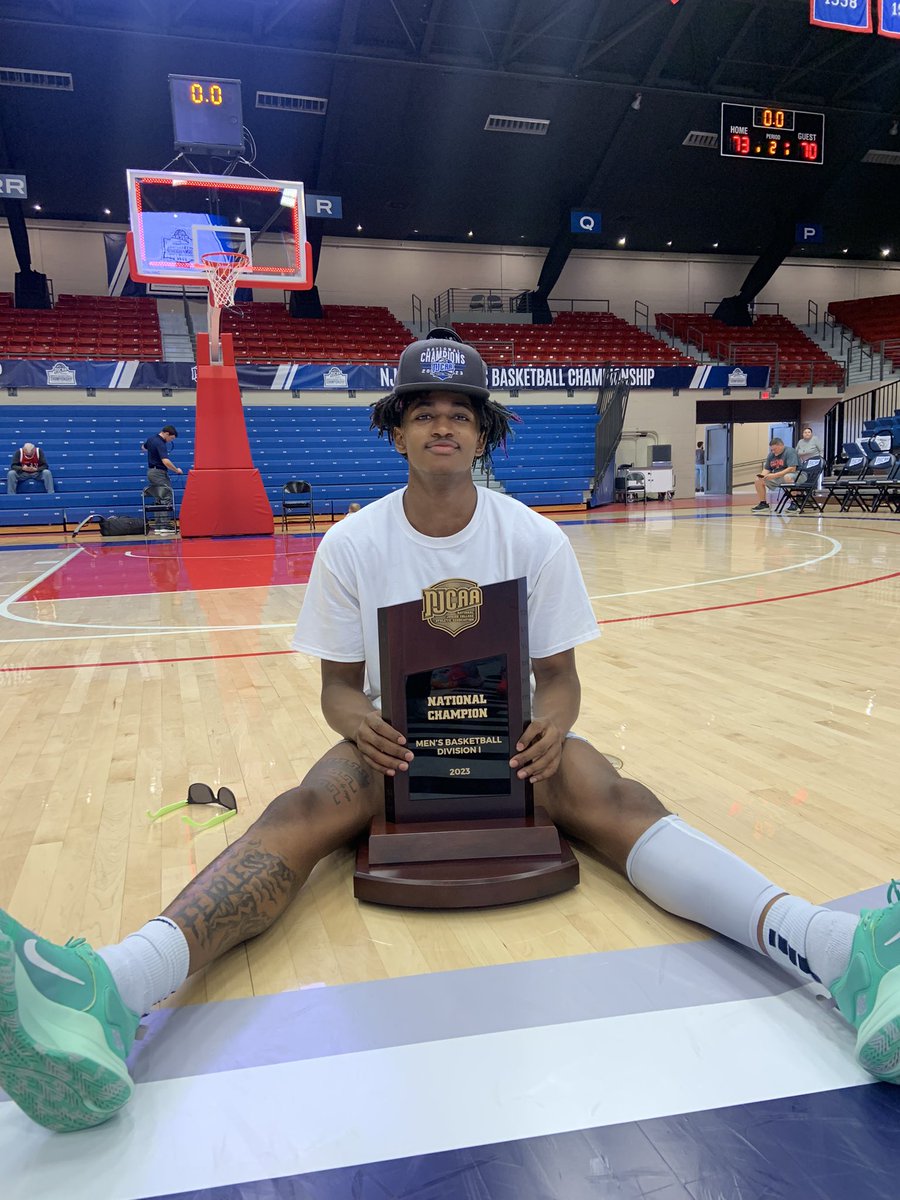EJones__4's tweet image. ima national champion💙💙💙💙💙Ls uppp