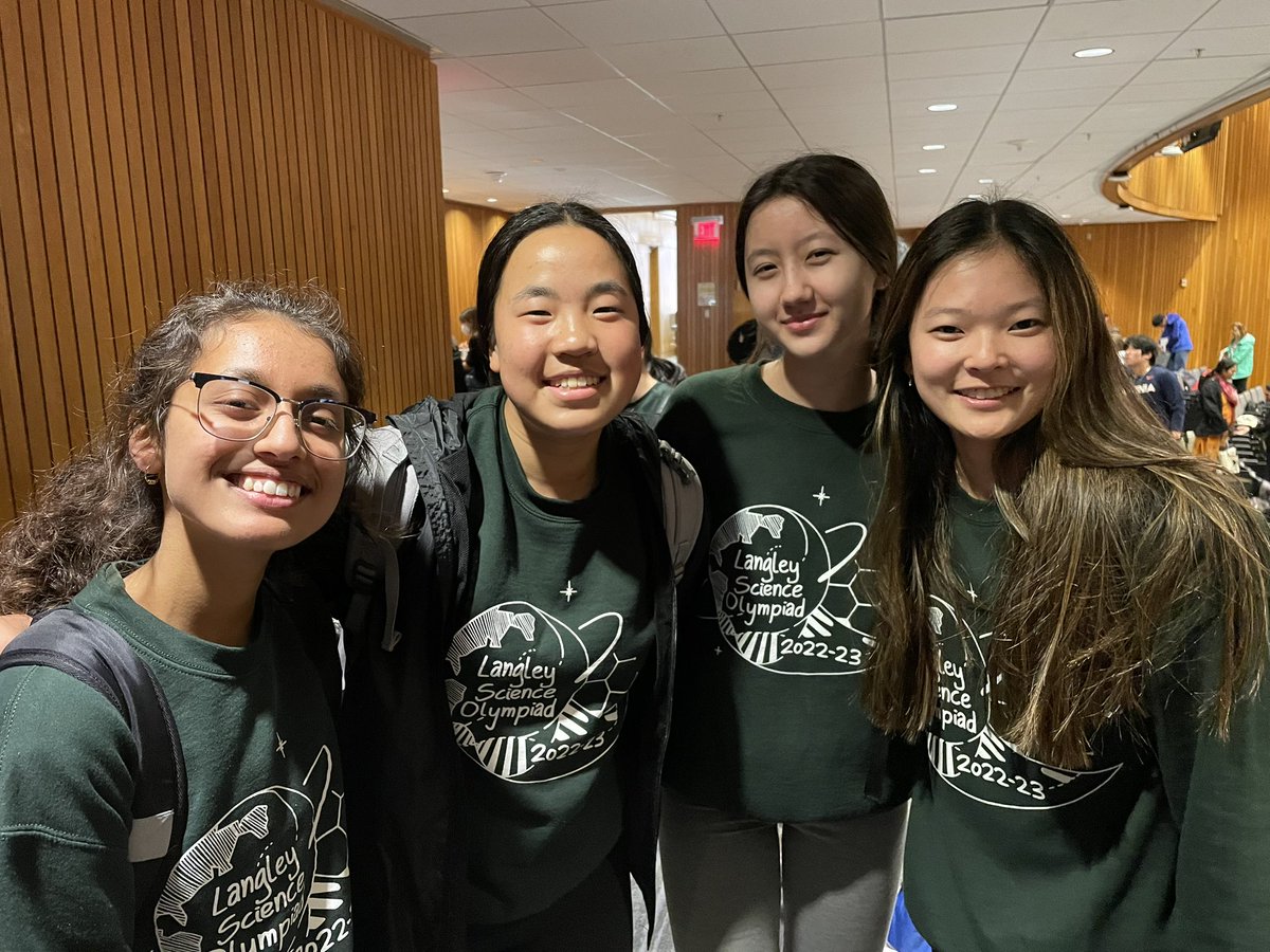 willkim34's tweet photo. Having a great time watching Mansi, Lilly, Scarlett, and Claire compete at #States today at #UVA! Let’s go Saxons! @VASciOlympiad 👍 https://t.co/4JFech0VBF