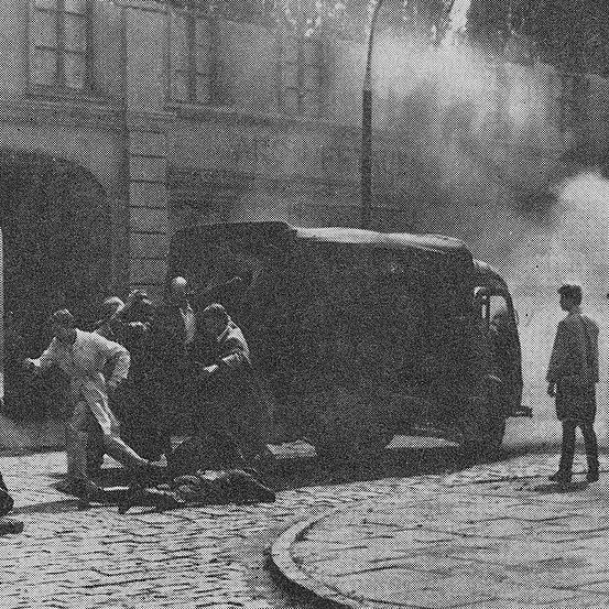 81 years ago, on March 26, 1943, Polish scouts from the underground organization Gray Ranks - Szare Szeregi, in Action at the Arsenal in Warsaw, rescued Jan Bytnar 'Rudy' and 20 other prisoners from the hands of the German Nazi Gestapo. ⚔️🇵🇱🛡️