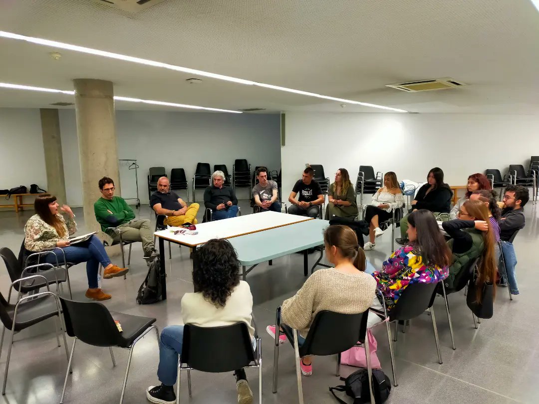 AreaCoopLleida's tweet photo. ℹ️ Parts de projectes que poques vegades mostrem però que tenen més valor que cap altra...

📝 Parar, avaluar i reflexionar per millorar.

Avui sessió d'avaluació amb el grup de referents i de joves del projecte #CiclesFormatiusaTerreny.

💜 Gràcies per aquest treball en xarxa! https://t.co/OU3LCOEhhl