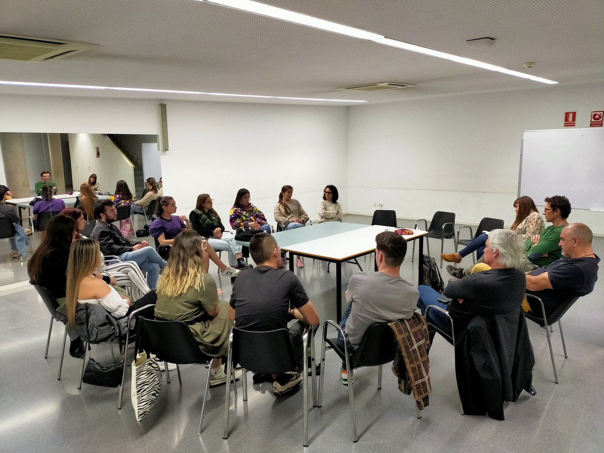 AreaCoopLleida's tweet photo. ℹ️ Parts de projectes que poques vegades mostrem però que tenen més valor que cap altra...

📝 Parar, avaluar i reflexionar per millorar.

Avui sessió d'avaluació amb el grup de referents i de joves del projecte #CiclesFormatiusaTerreny.

💜 Gràcies per aquest treball en xarxa! https://t.co/OU3LCOEhhl