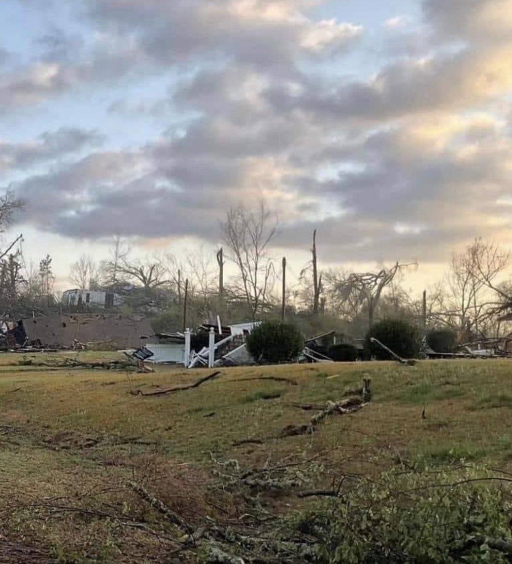 BradLoganTOC's tweet photo. Black Hawk Methodist Church in Coila, MS before and after the tornado damage in Carroll County, Miss. 

#MSWX | @spann | @matt_laubhan https://t.co/r8jStbERgb