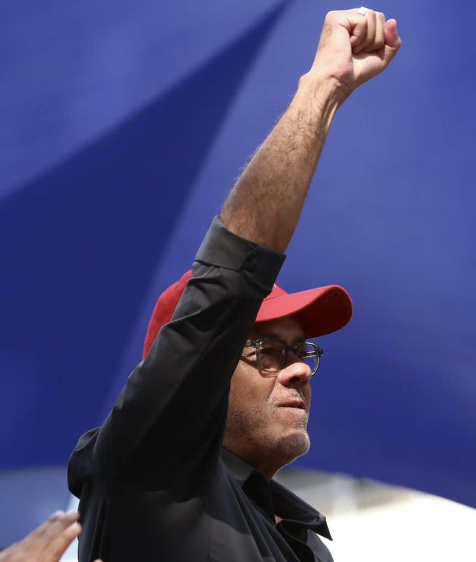 jorgerpsuv's tweet photo. Llegó la hora de la justicia. A los corruptos los vamos a descubrir. Tomaremos medidas ejemplarizantes hasta extirpar la corrupción. Funcionario que viole su juramento, funcionario que pagará con la cárcel por ladrón. Los empresarios que corrompan serán sus compañeros de celda. https://t.co/HDBMw5YvgL