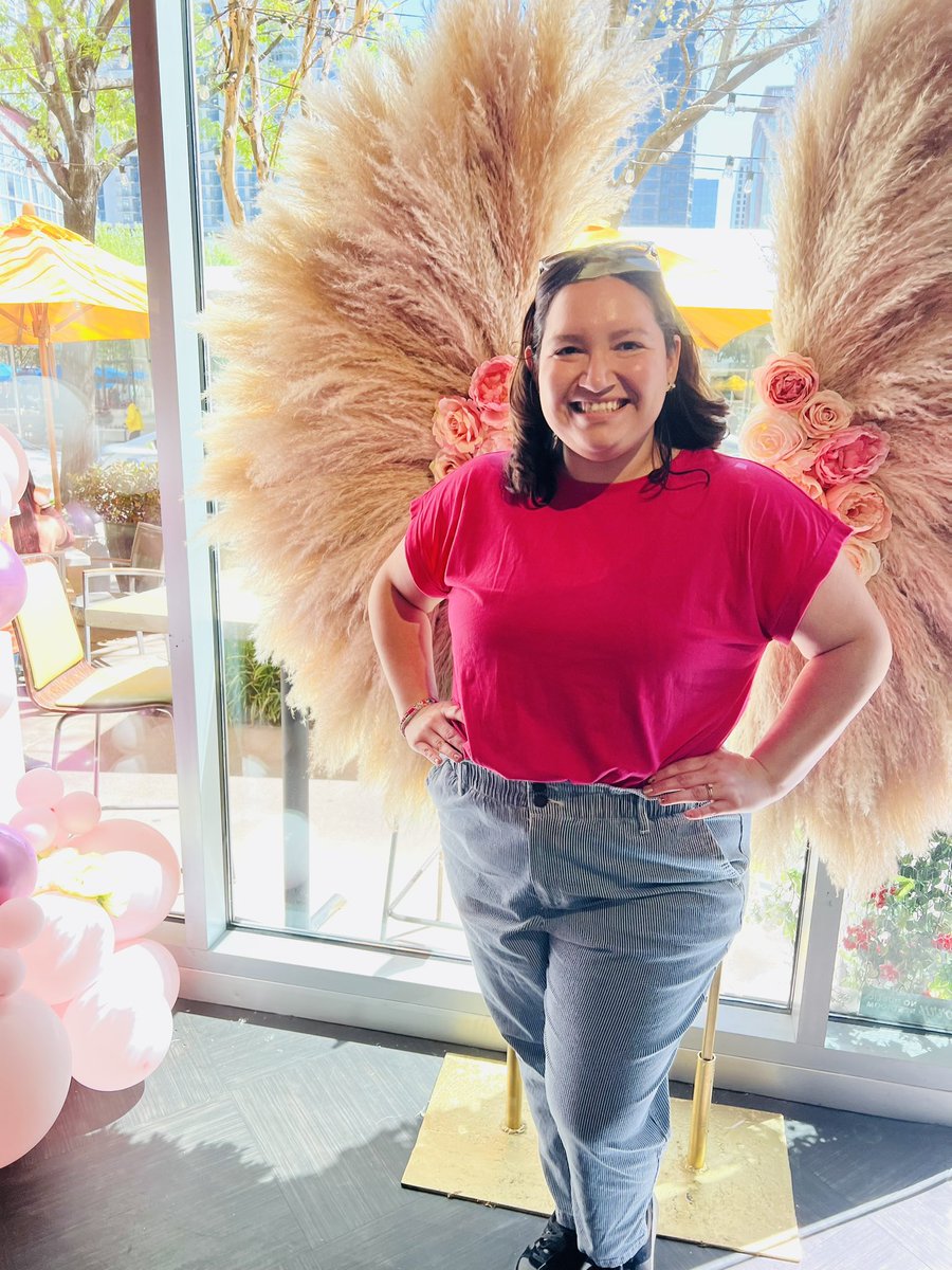 KarilyCruz's tweet photo. Spreading my wings and flying towards the rest of my weekend! #SELTime https://t.co/ccEu7PYa0l
