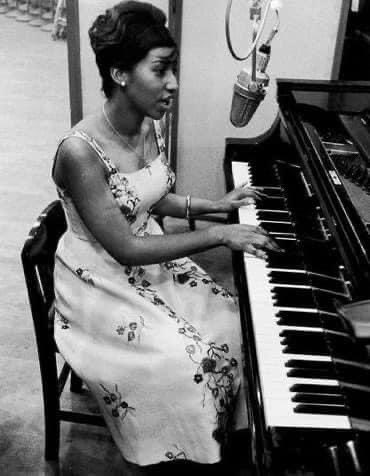Happy Birthday To The Queen of Soul, The Legendary singer Aretha Franklin March 25, 1942. 
