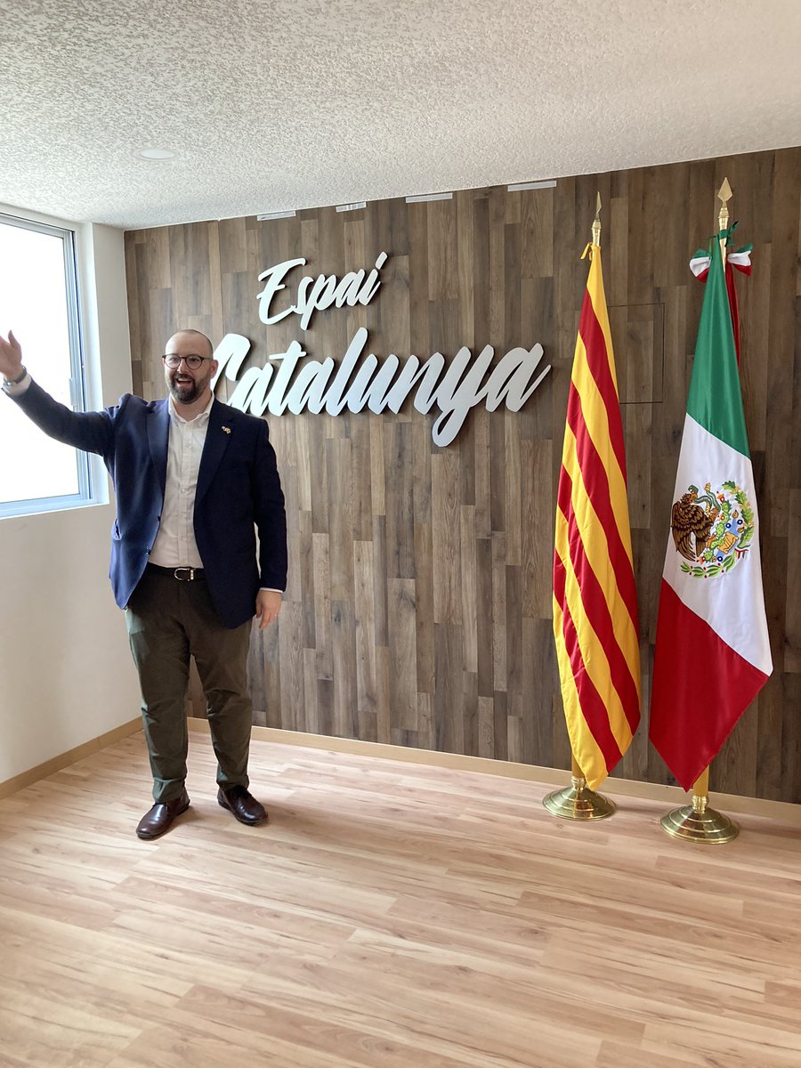 Catalunya_MX's tweet image. Avui hem inaugurat el nou ‘Espai Catalunya’ a la seu de la Delegació, una nova sala d’actes per difondre la cultura catalana a #Mèxic.

L’hem estrenat amb l’exposició sobre #JaumeNunó, el compositor de l’himne nacional mexicà de @StJoanAbadesses.