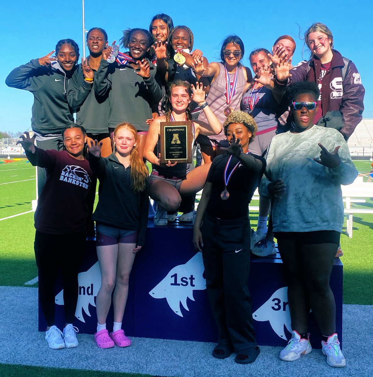 @SHBearcatTrack SO proud of these girls &amp; their first place finish today 💜 

>>lots of 🏀 athletes out here contributing in BIG ways!<<
