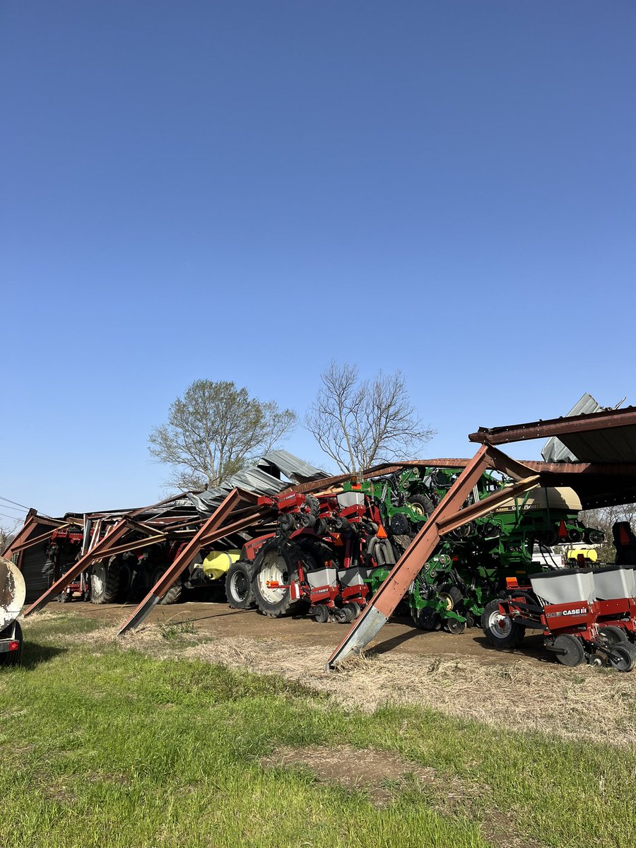 Deltan85's tweet photo. In the words of the late great Waylon Jennings …. Storms never last, do they. Please pray for the south delta . We have a long couple weeks ahead. #humphreyscounty #sharkeycounty https://t.co/Xf3g41MMjI