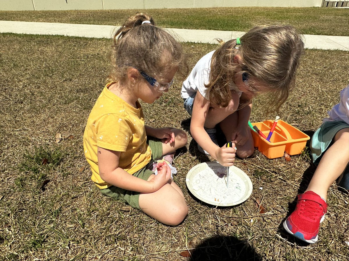 MrsShankTeaches's tweet photo. The Shanksters did a deep dive into becoming paleontologists this week! Our culminating activity was using appropriate tools to dig up dinosaurs and then analyzing the characteristics of that dino! 🦴🦕🦖  #VCSscientists https://t.co/4xDUsAT5XH