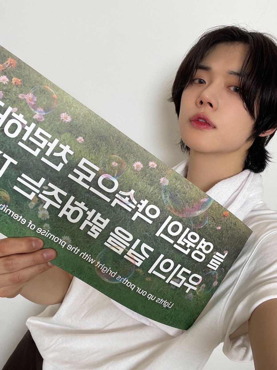 LOLLYJVN's tweet photo. me after sobbing for 2 hours and then posting a sexy selfie on twt so ppl knkw it was all a joke 🙏🙏🙏 #yeonjuncore https://t.co/HJ3mHpTd4A