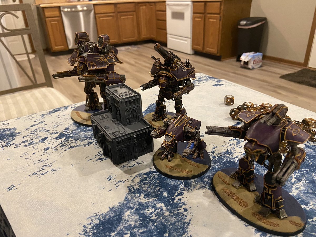 Some big stompy robots.
#PaintingWarhammer #WarhammerCommunity #AdeptusTitanicus #Warhammer #horusheresy