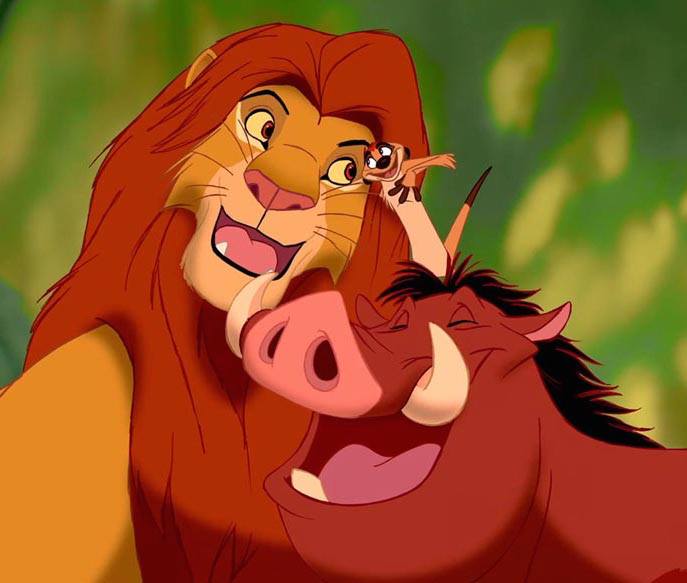 Todos tenemos un Timón y un Pumba en nuestra vida. Esos amigos que llegaron de casualidad y acabaron convirtiéndose en familia. 🦁💙